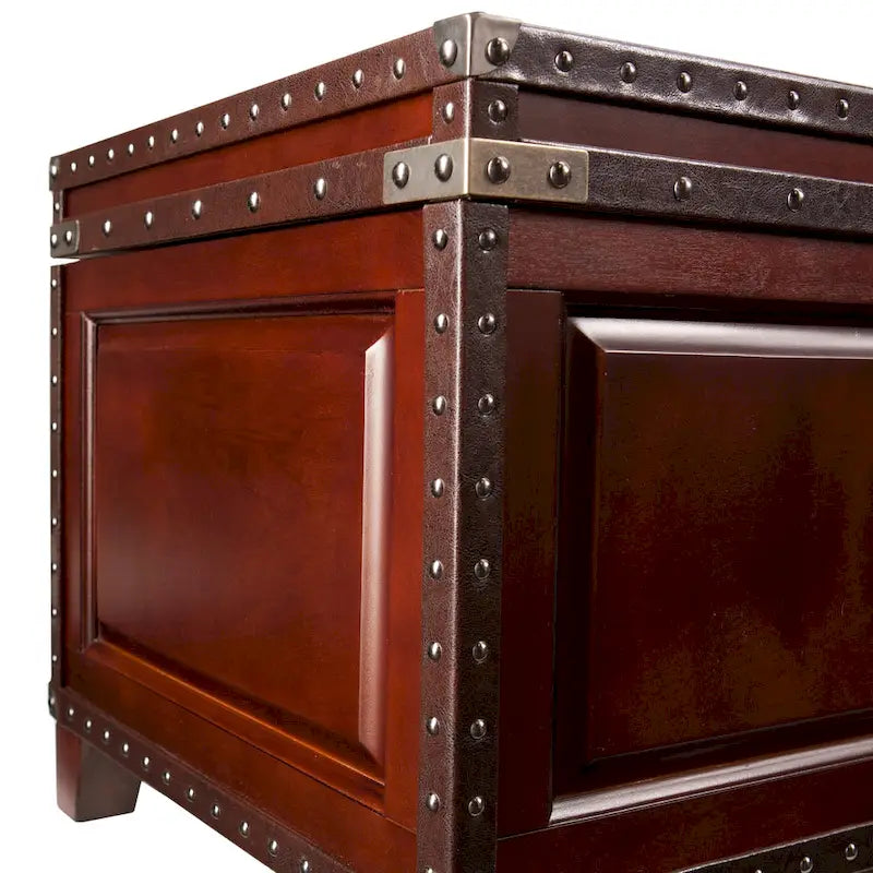 Table basse en coffre en bois