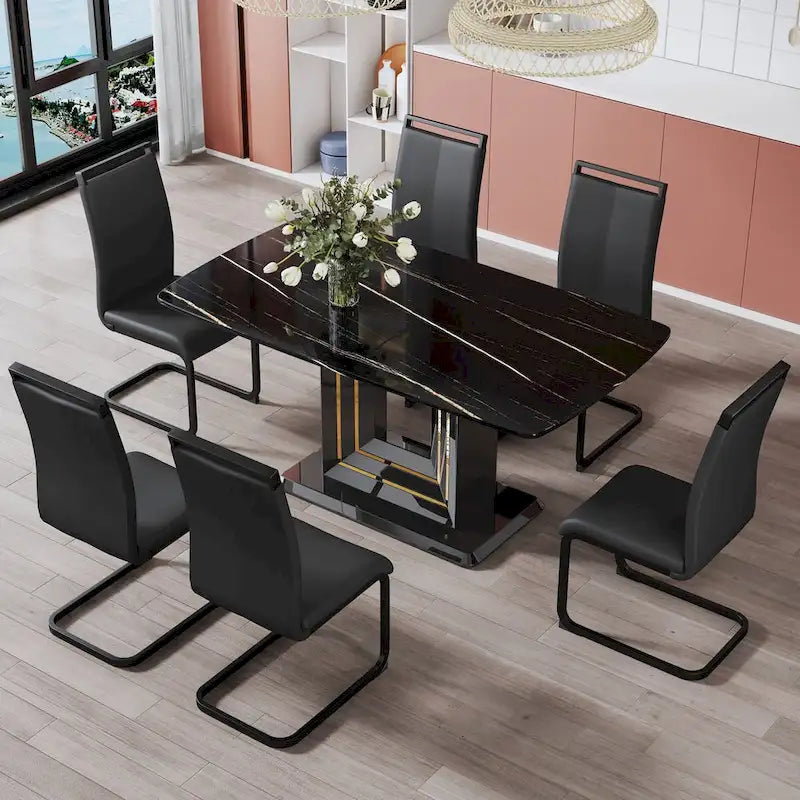 Table à manger. Plateau en imitation marbre noir. Pieds en MDF noir, lignes dorées, base noire.